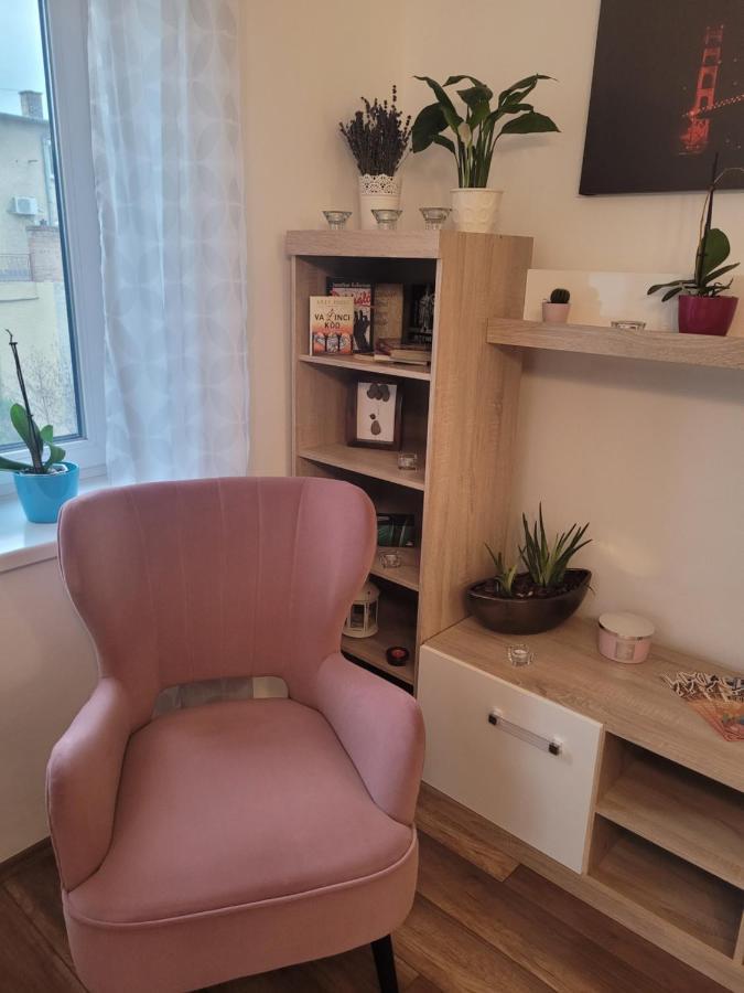 Rose Apartment Pécs Esterno foto