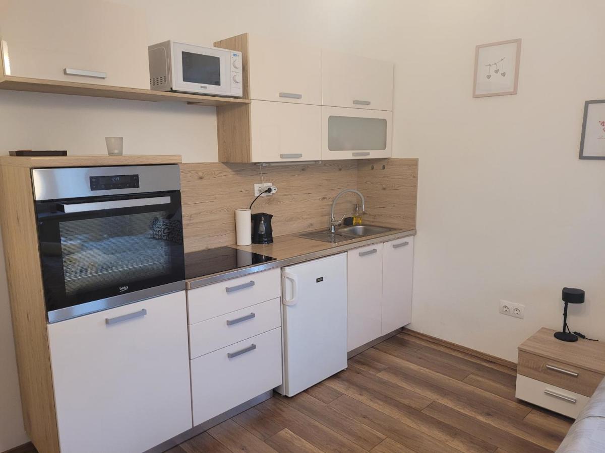 Rose Apartment Pécs Esterno foto